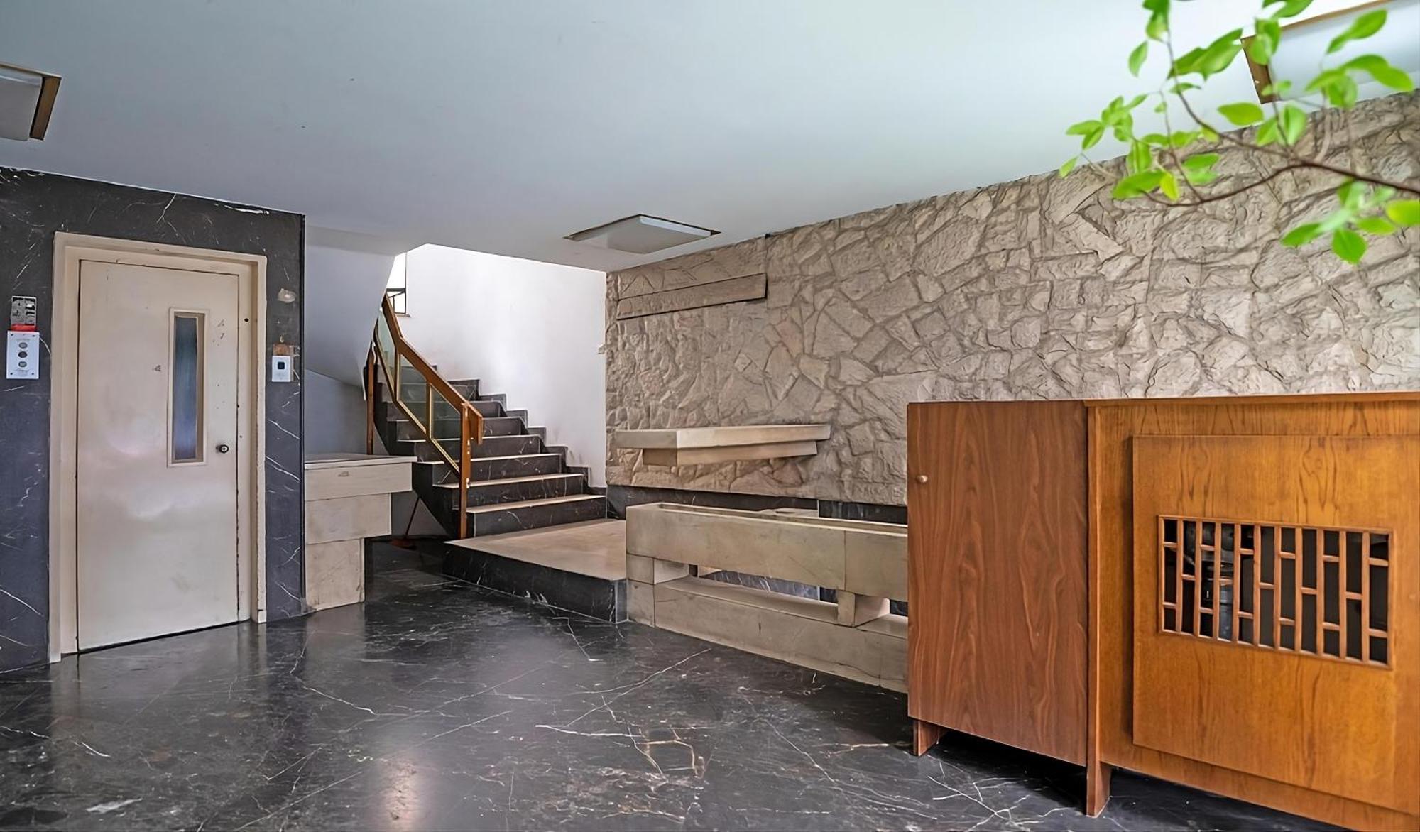 Entire Apt, 3rd Floor, 1 Bedroom *