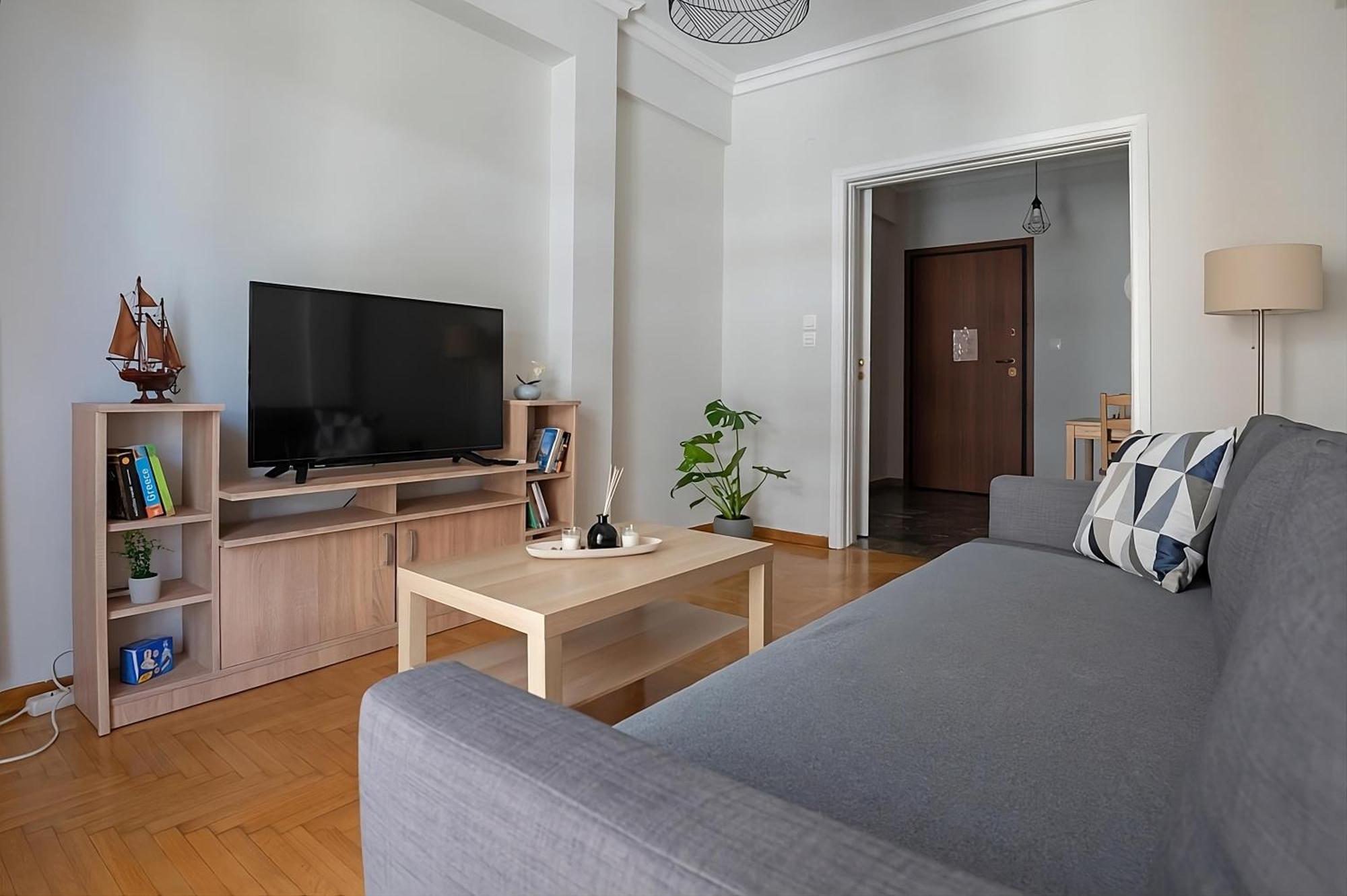 Entire Apt, 3rd Floor, 1 Bedroom Apartament *