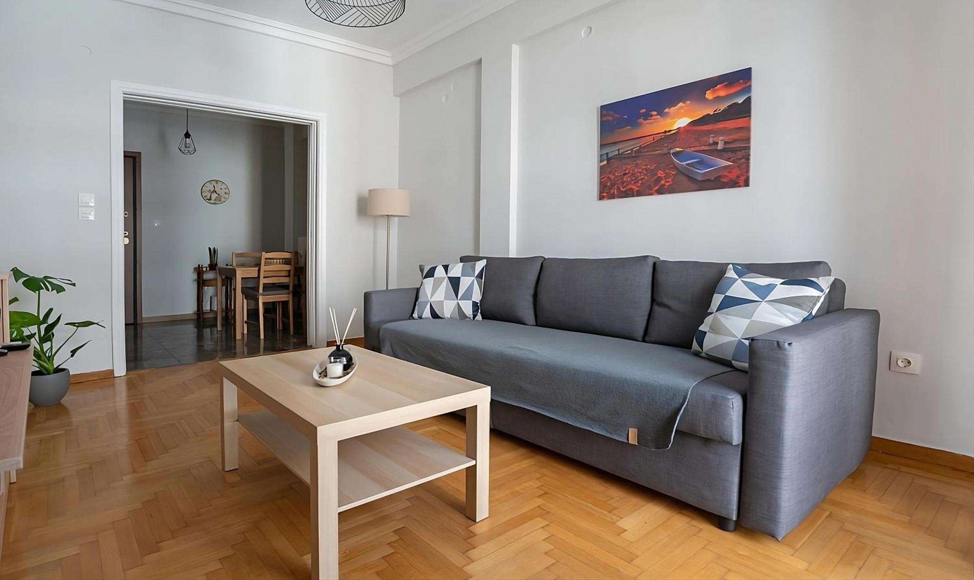 Entire Apt, 3rd Floor, 1 Bedroom *